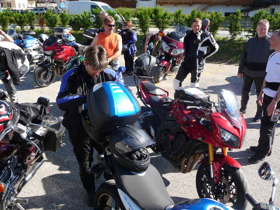 Auf dem Parkplatz Hotel Edy Gasthof