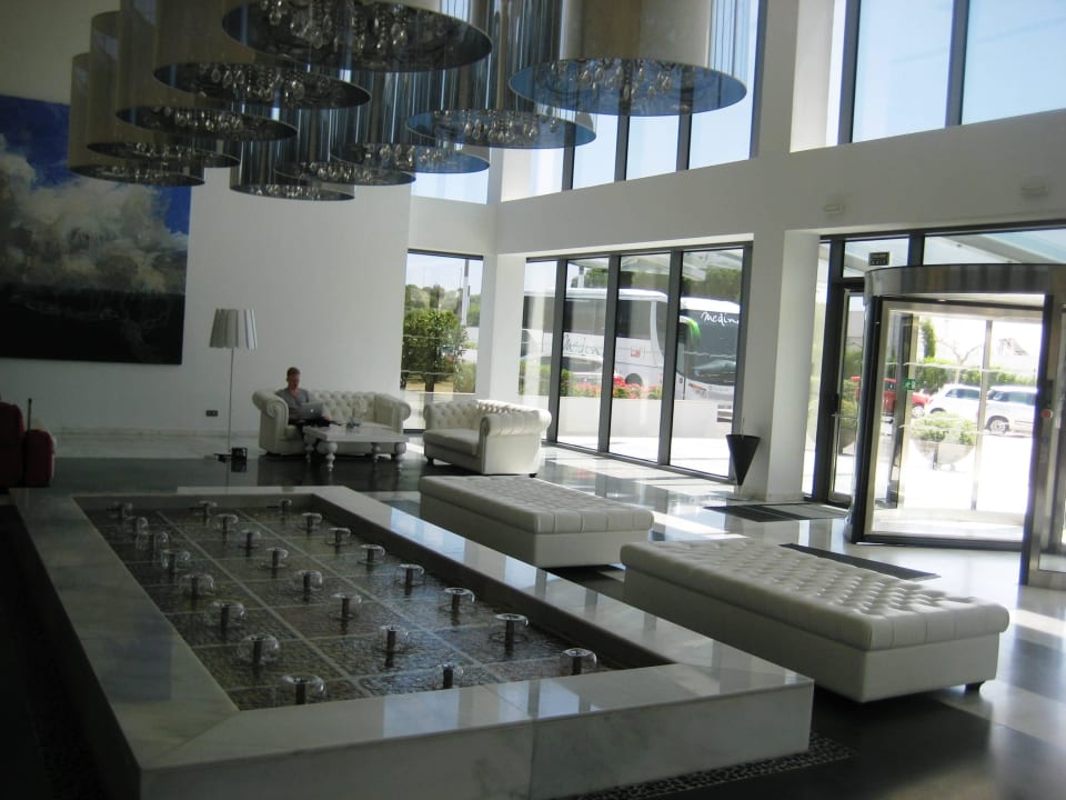 Moderne Lobby mit Eingang Hipotels Gran Conil Hotel