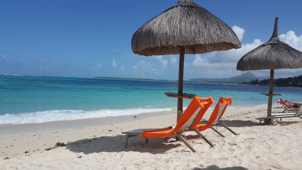 Strand Friday Attitude