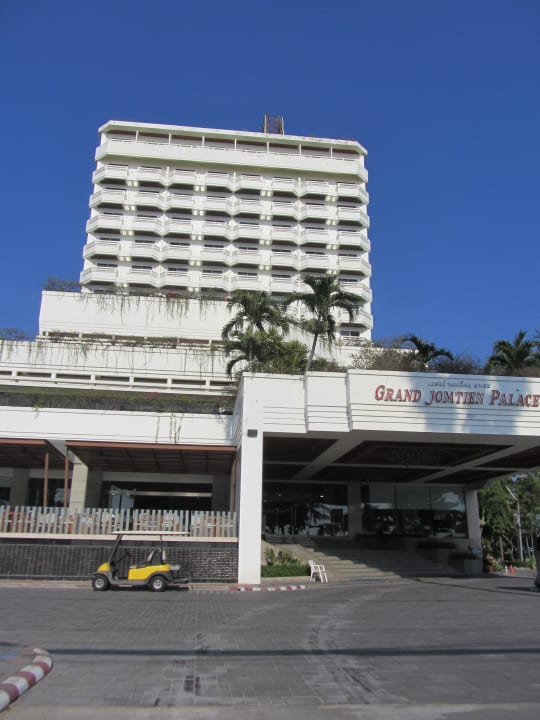 Vorderansicht Hotel Grand Jomtien Palace