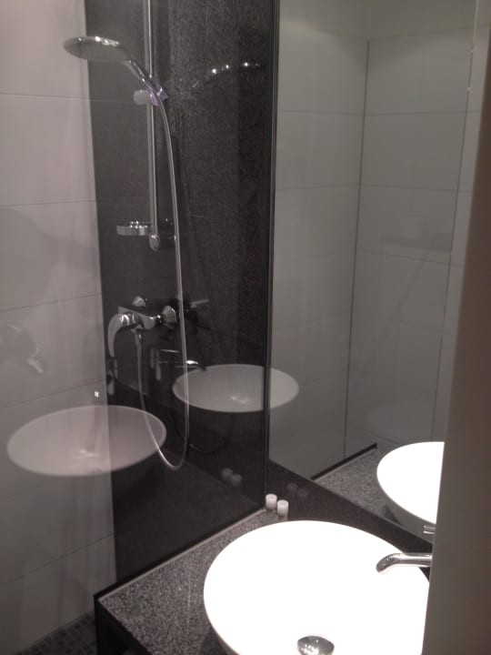 Bad Motel One Wiesbaden