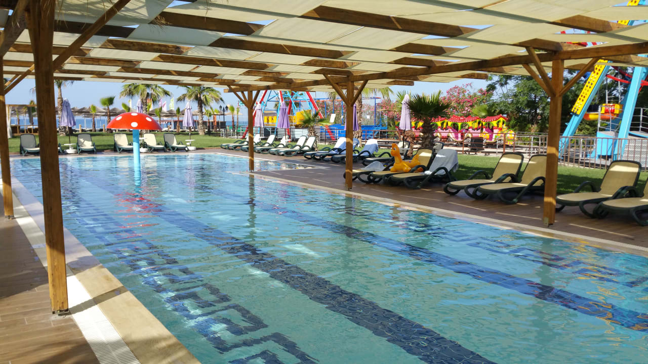 Pool Elegance East Hotel