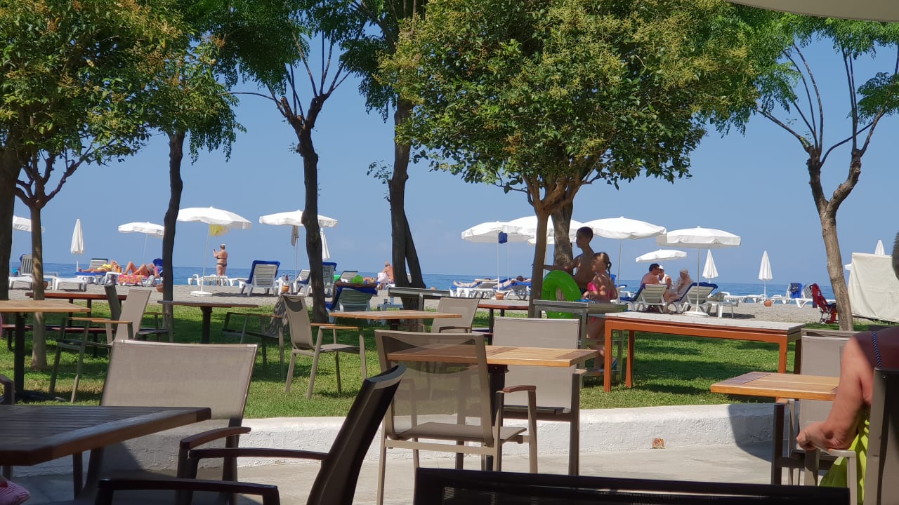 Blick von der Poolbar Richtung Strand. Labranda Alantur Resort