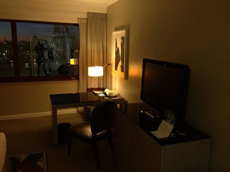 Fernseher u. Schreibtisch Hyatt Regency Köln