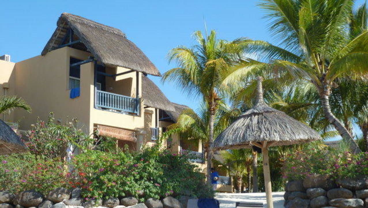 Blick auf das Hotel vom Strand Veranda Pointe aux Biches Hotel