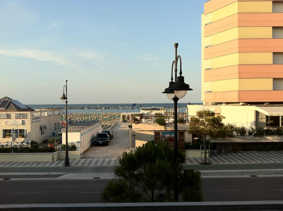 Blick vom Speisesaal (1. Stock) in Richtung Meer Hotel Nettuno