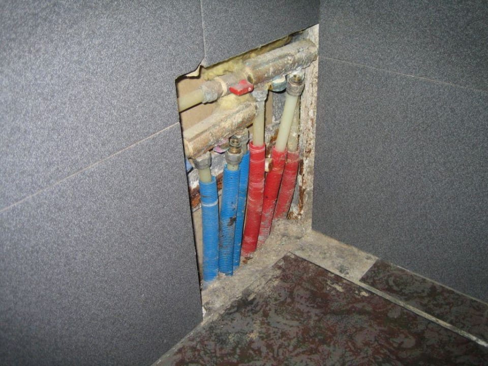 offene Rohre im Bad HARPIN Georgioupolis Resort Aquapark & SPA