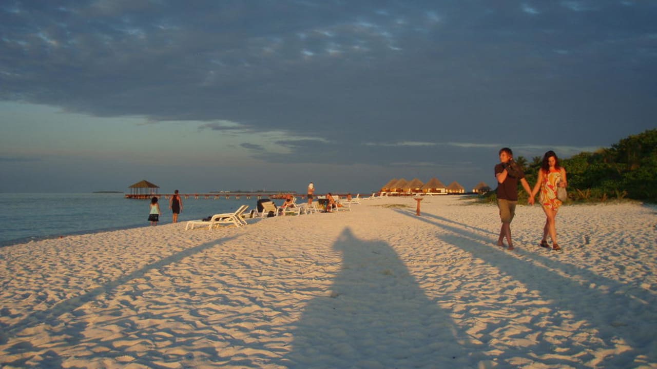 Strandblick am Abend Adaaran Select Meedhupparu Island Resort - Premium All Inclusive