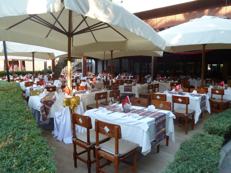 Essen unter Sonnenschirmen Labranda Alantur Resort