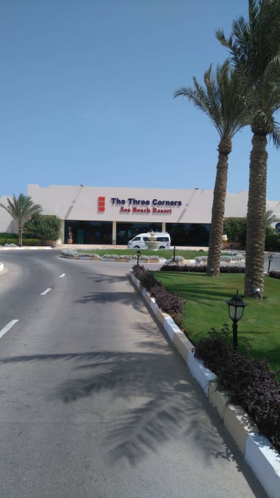 Wjazd do hotelu Three Corners Sea Beach Resort