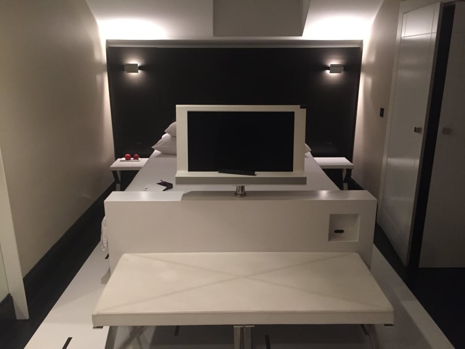 Zimmer Hotel Blow Up Hall 5050