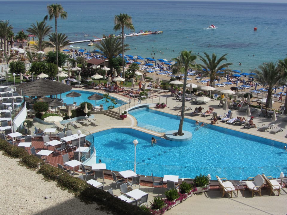 Pool und Teile des Restaurants vom 2.Geschoss Hotel Sunrise Beach