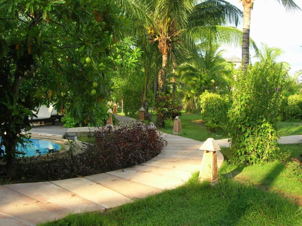 Garten Impressionen The Andamania Beach Resort & Spa