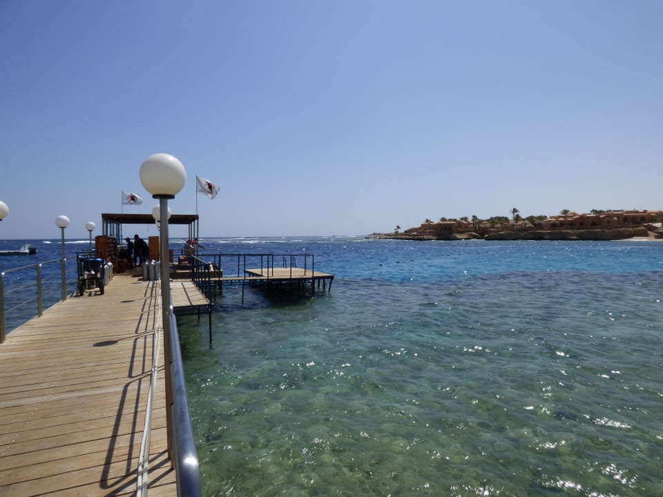 Steg und Bucht Mövenpick Resort El Quseir