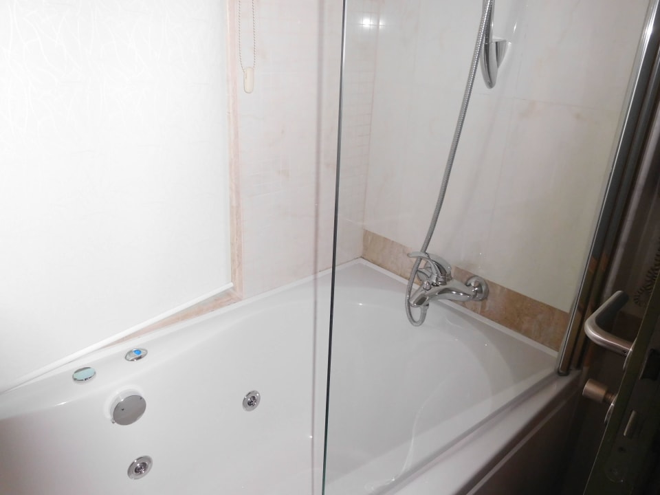 Badewanne mit Dusche Atrium Prestige Thalasso Spa Resort & Villas