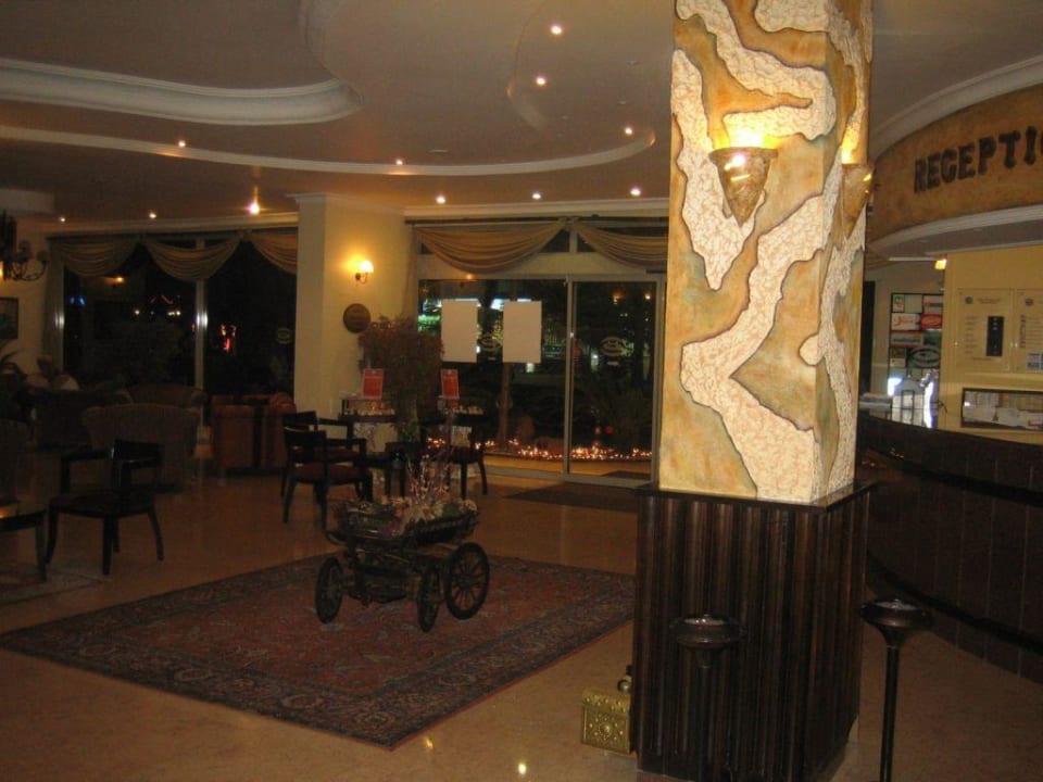 Lobby Hotel Grand Okan