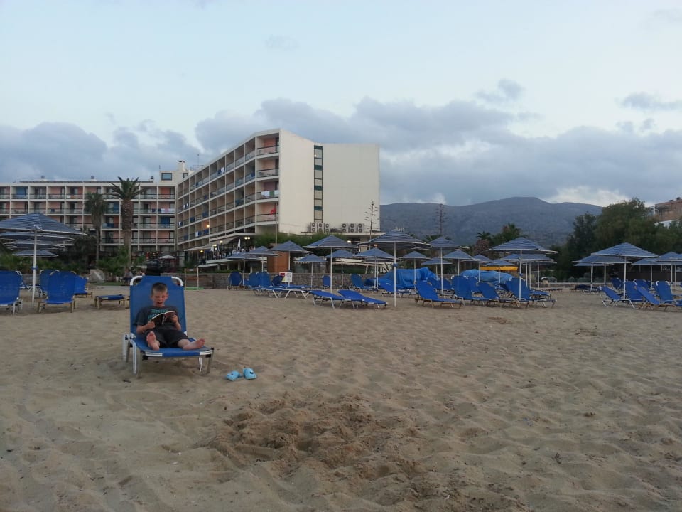 Vom Strand aus wunderbar bis zum Hotel Calimera Sirens Beach