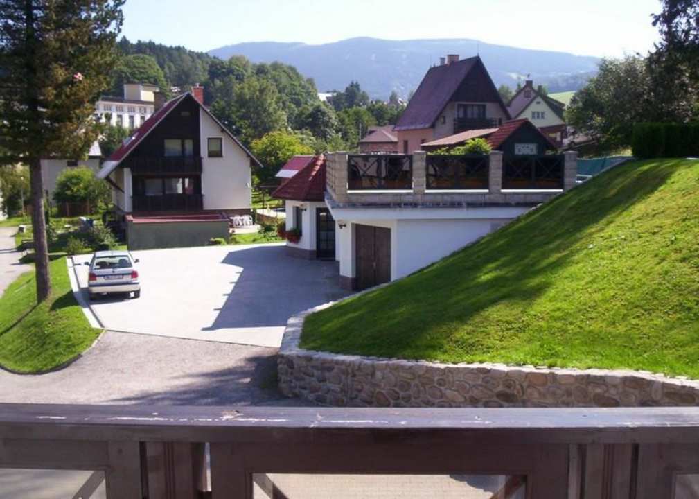 Blick vom Balkon auf die Ferienwohnung Pension Bobes