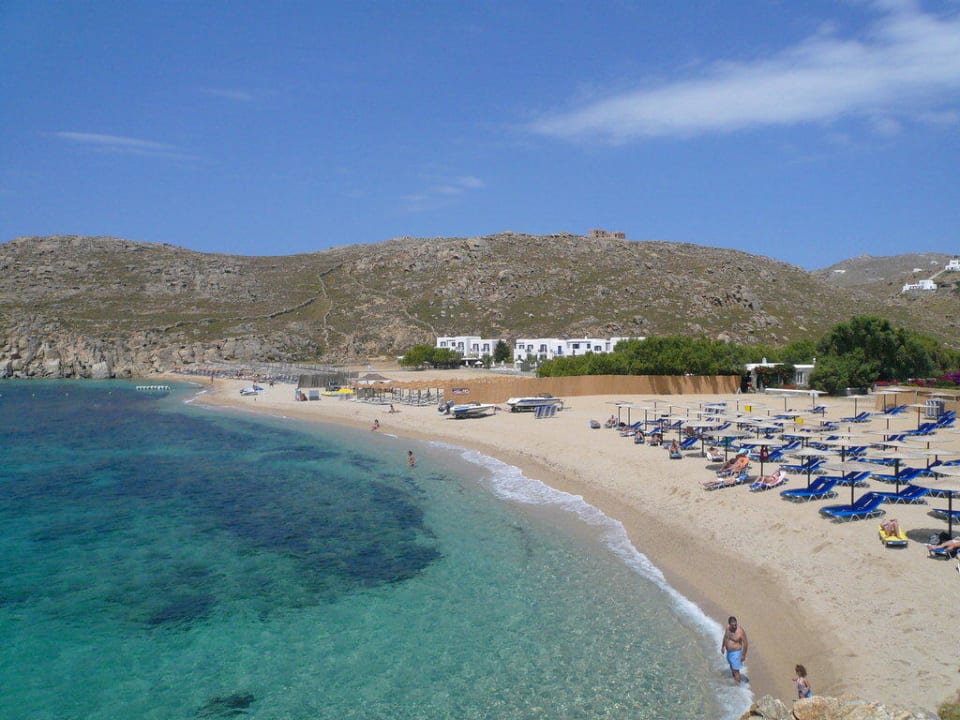 Glasklares Wasser und sehr sauberer Strandabschnitt Myconian Sunrise Relais & Chateaux Hotel