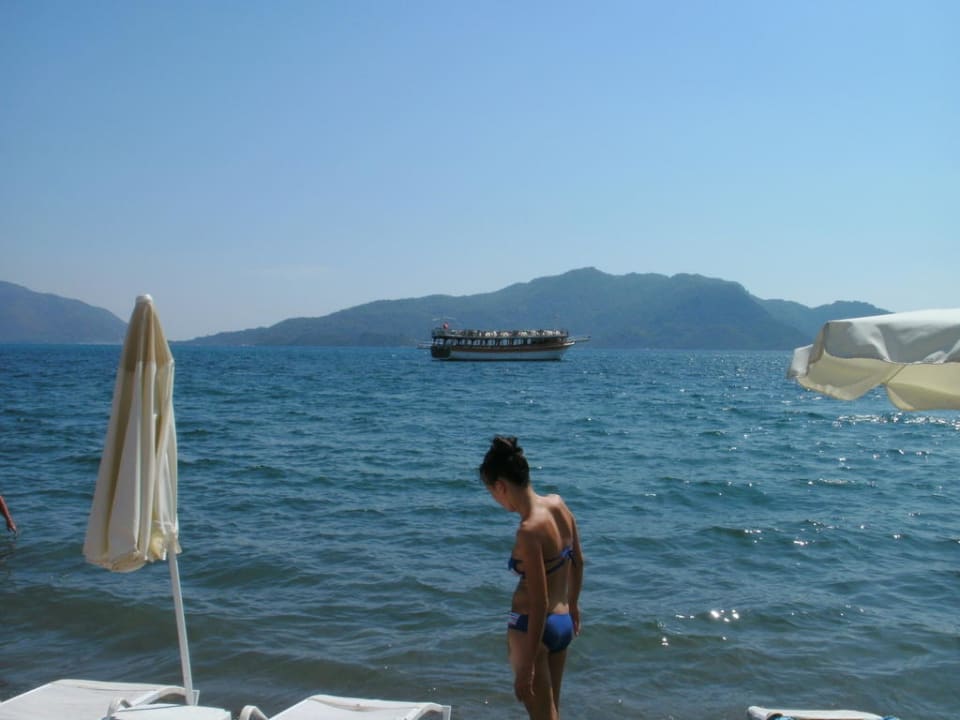 Nochmal der schöne Strand Kayamaris Hotel