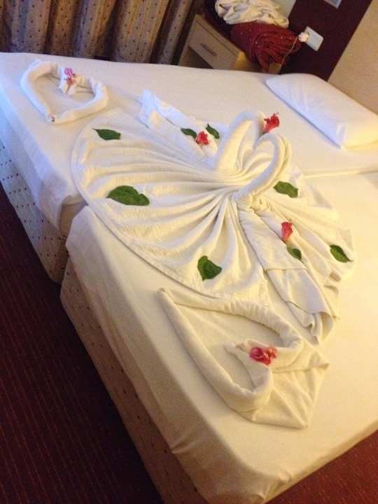 Bett wenn man lieb zu den Reinigungskräften ist Hotel Side Elis