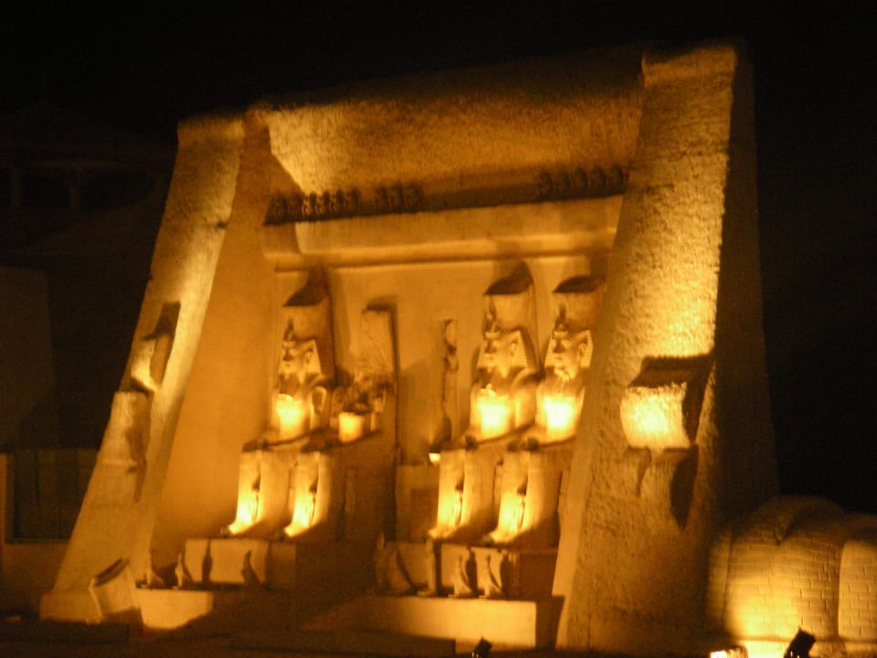 Abends bei der Show Pickalbatros Alf Leila Wa Leila Resort - Neverland Hurghada