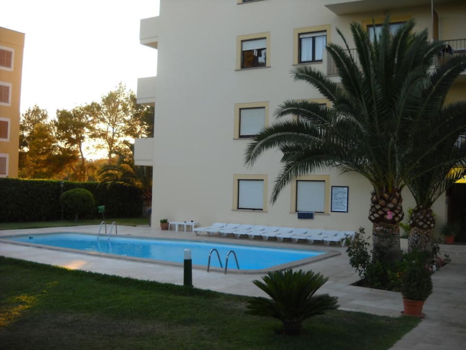Pool Cabot Tres Torres Apartaments