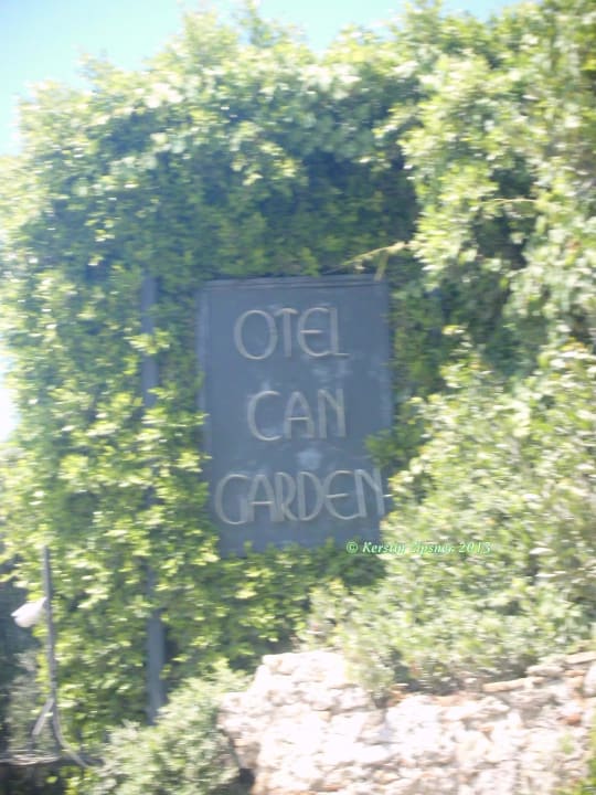 Hotelname kurz vor dem Eingang Can Garden Beach