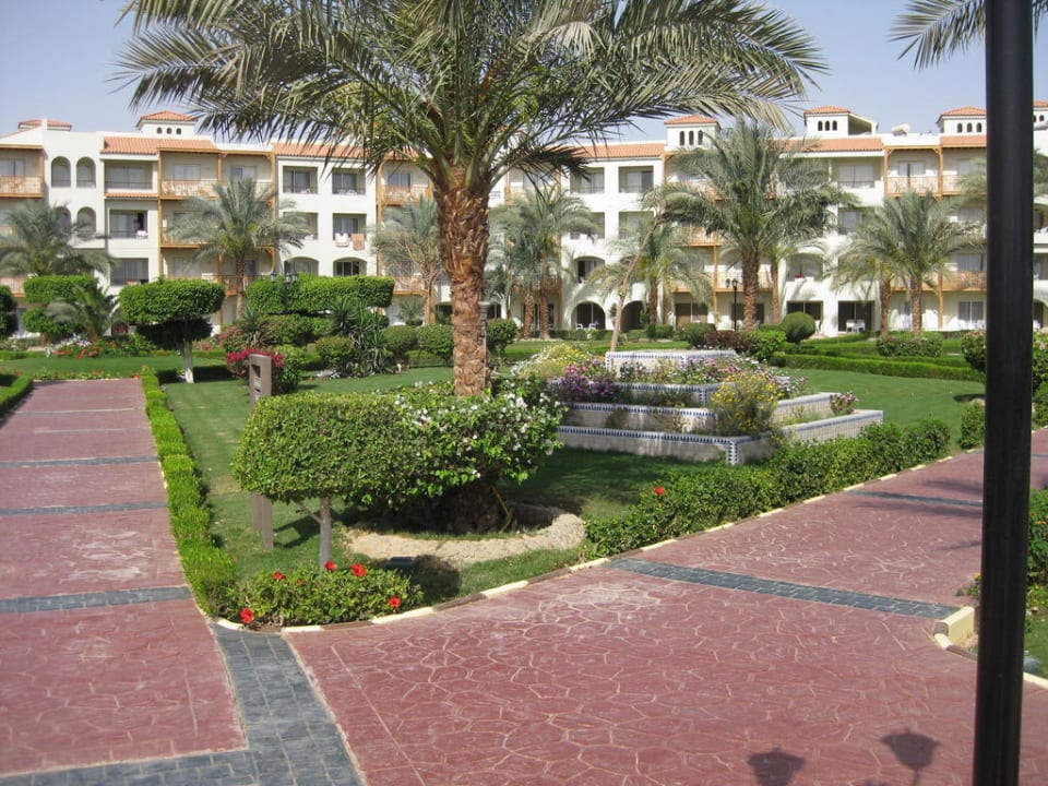 Teil des schönen Gartens Pickalbatros Dana Beach Resort - Hurghada
