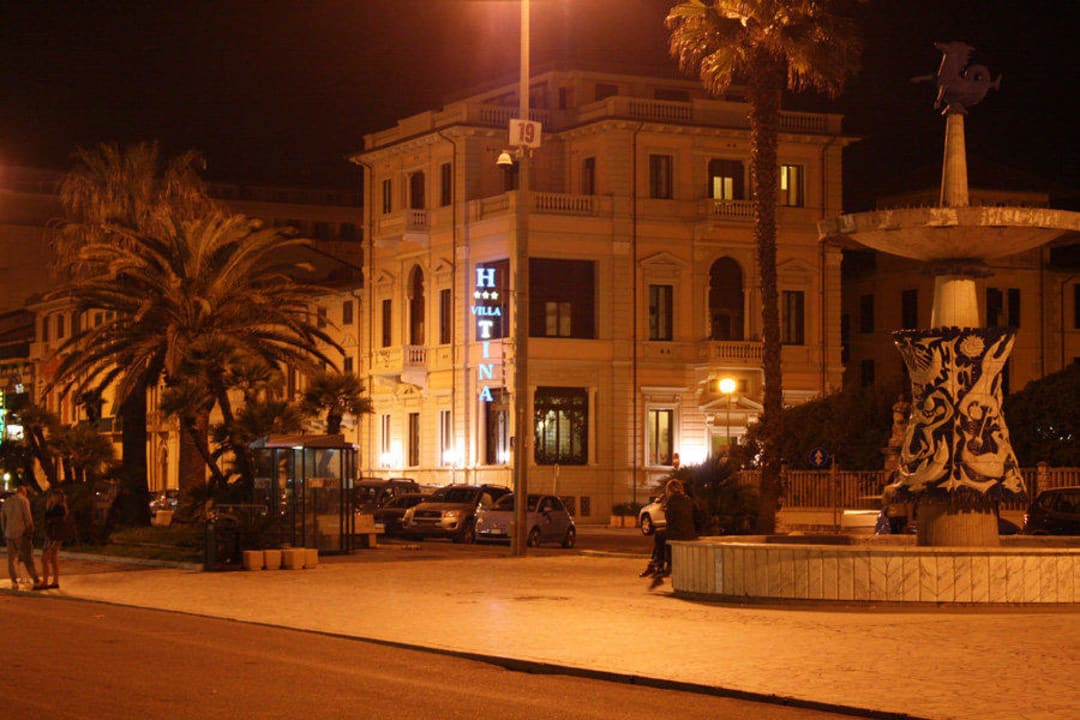 Villa Tina am abend Hotel Villa Tina