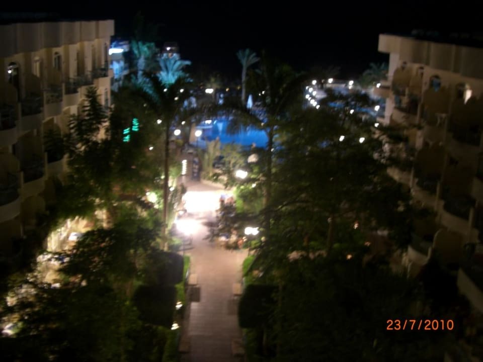 Ausblick abendliche Gartenanlage Bella Vista Resort Hurghada