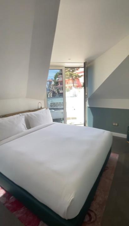 Zimmer The Emerald House Lisbon, Curio Collection by Hilton