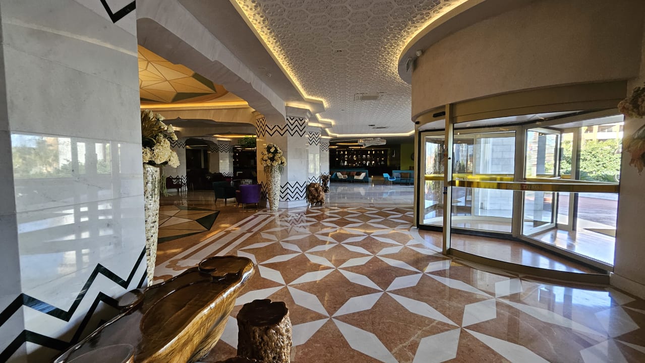 Lobby Royal Taj Mahal Hotel
