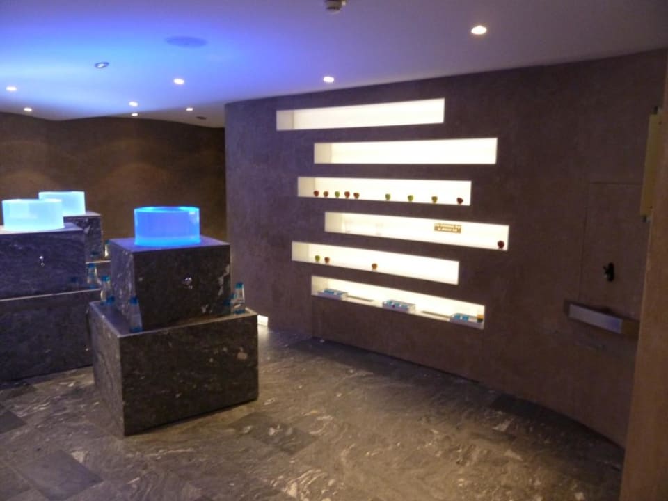 Wasser, Tee und Äpfel im Spabereich Jungbrunn - Der Gutzeitort