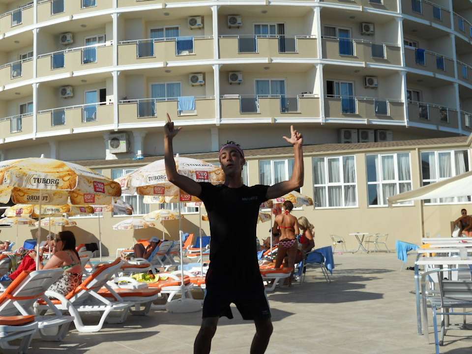 Аниматор Лeo My Home Sky Hotel