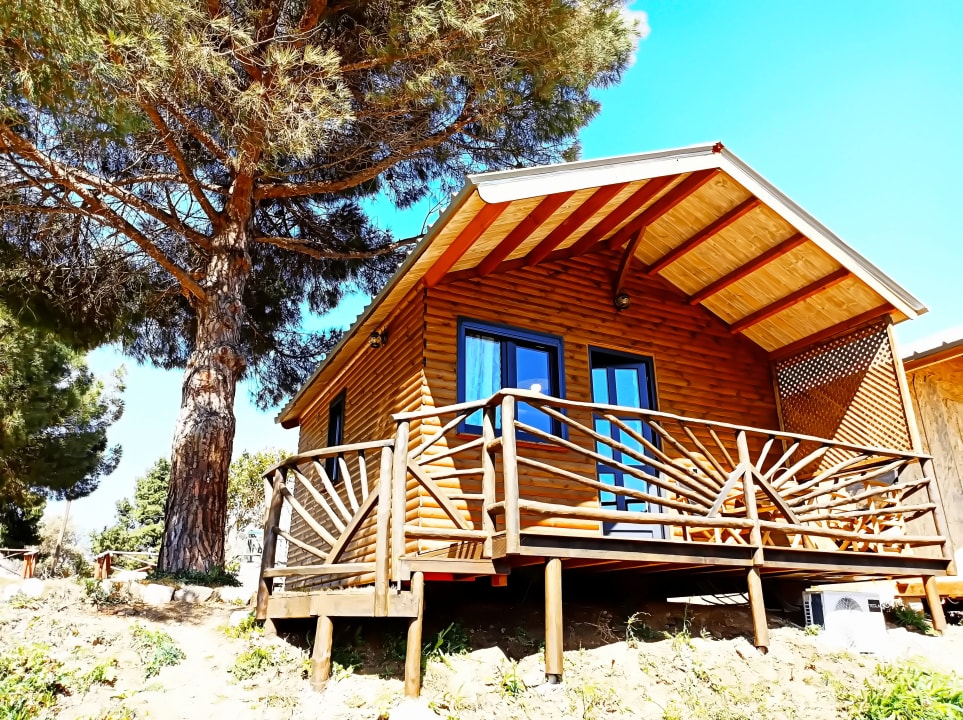 Außenansicht kartalia wooden studios