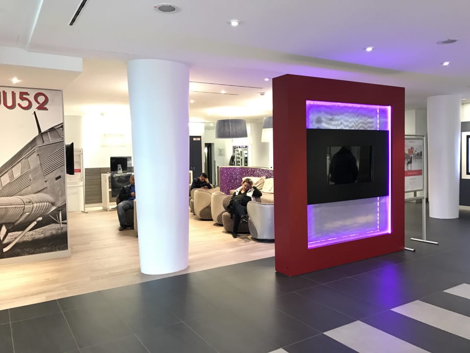 Rezeption IntercityHotel Frankfurt Airport