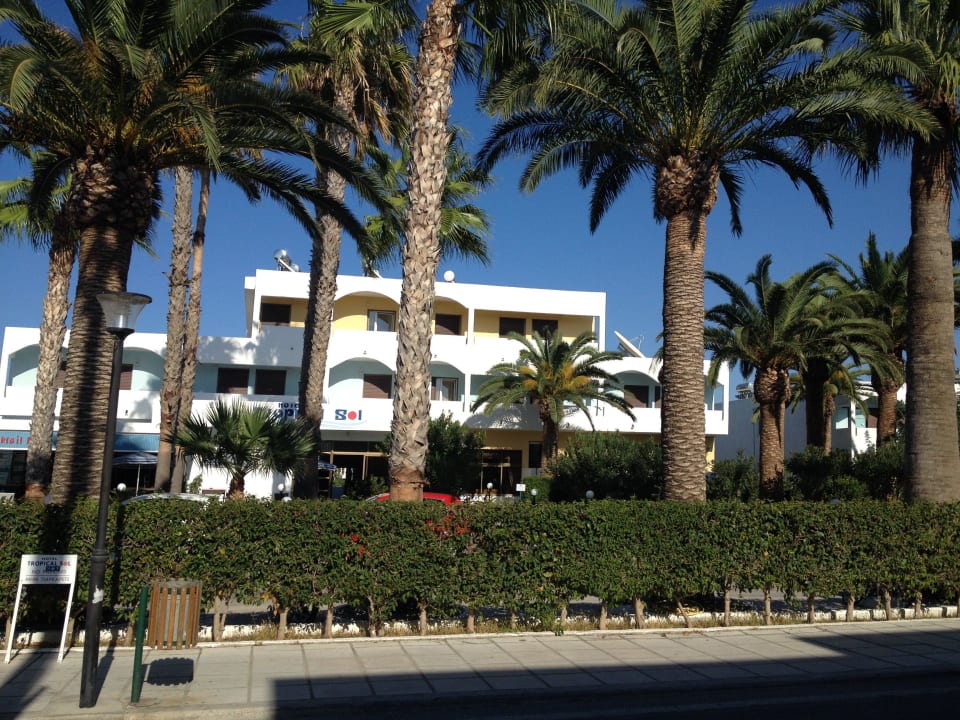 Sicht von der Hauptstraße Hotel Tropical Sol