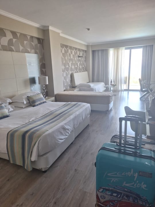 Zimmer Atrium Platinum Luxury Resort Hotel & Spa