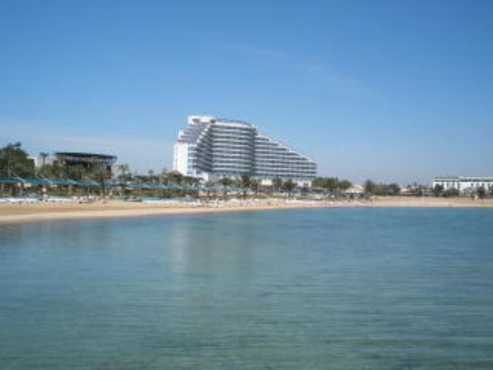 Blick vom Meer aufs Hotel Venosa Beach Resort & Spa