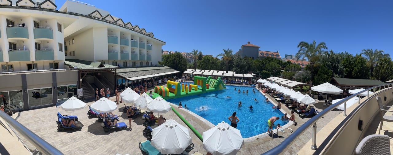 Pool Side Breeze Hotel