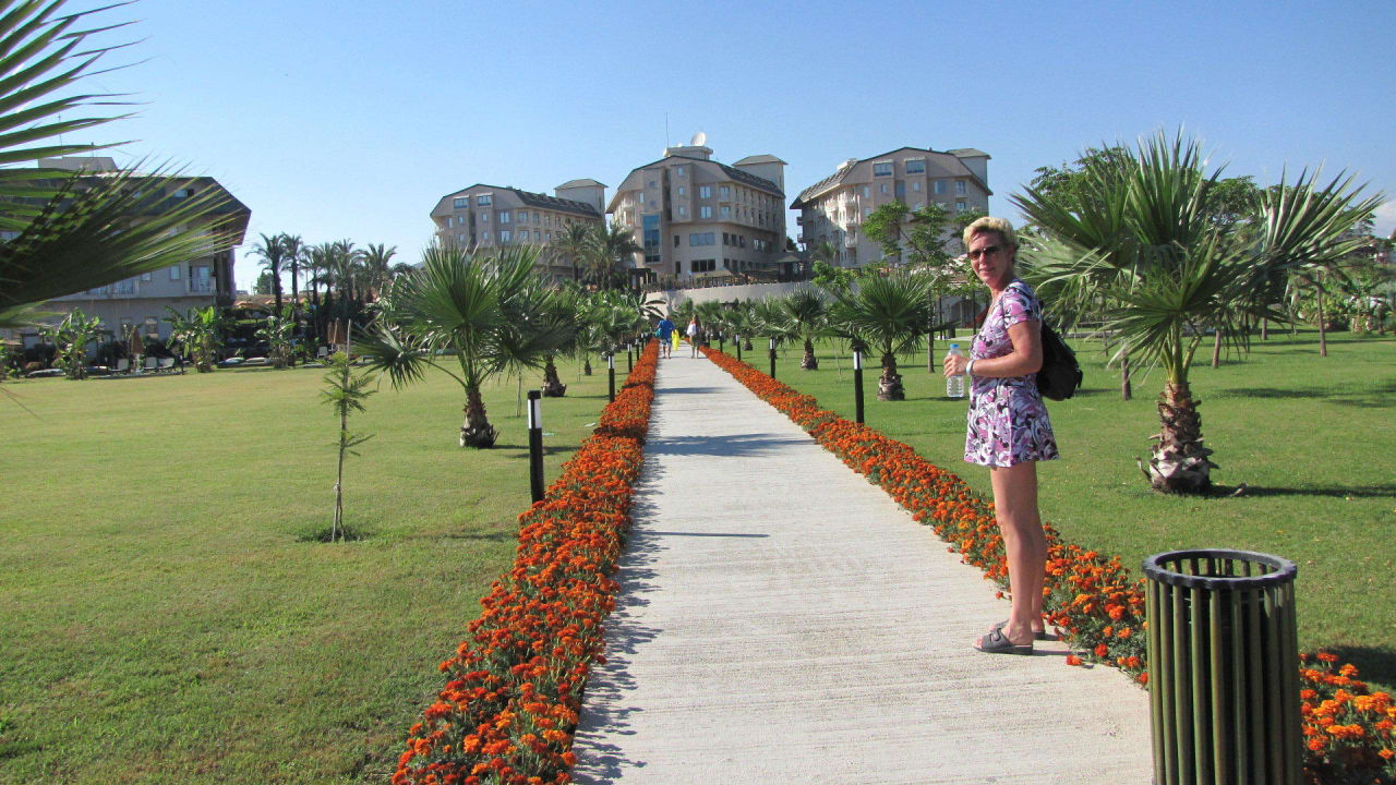 Durch den Garten, vom Strand kommend! Hotel Novum Garden Side