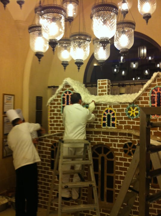 Aufbau Lebkuchenhaus TUI MAGIC LIFE Kalawy
