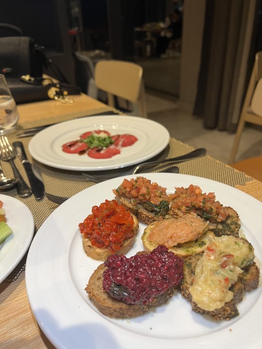 Gastro Acanthus Cennet Barut Collection