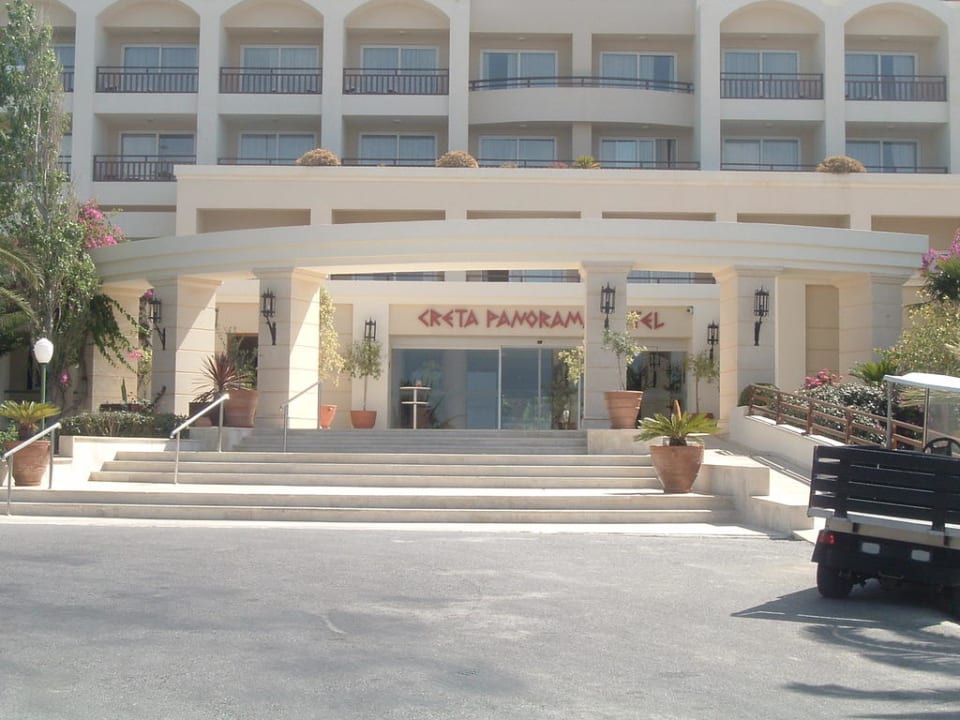 Eingang Iberostar Waves Creta Panorama & Mare