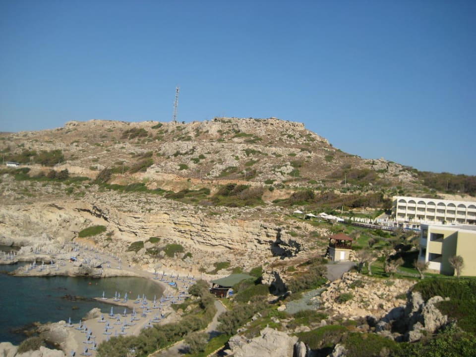 Blick auf Hotel & Strand  Hotel Kalithea Mare Palace
