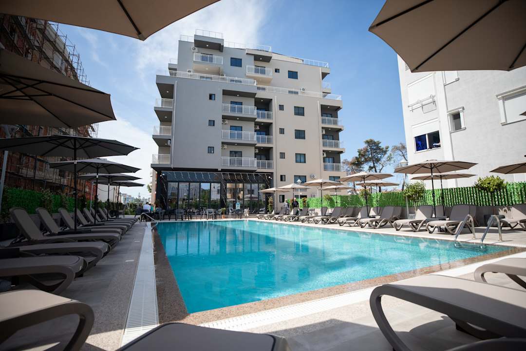 Pool Hotel Apart Resilient