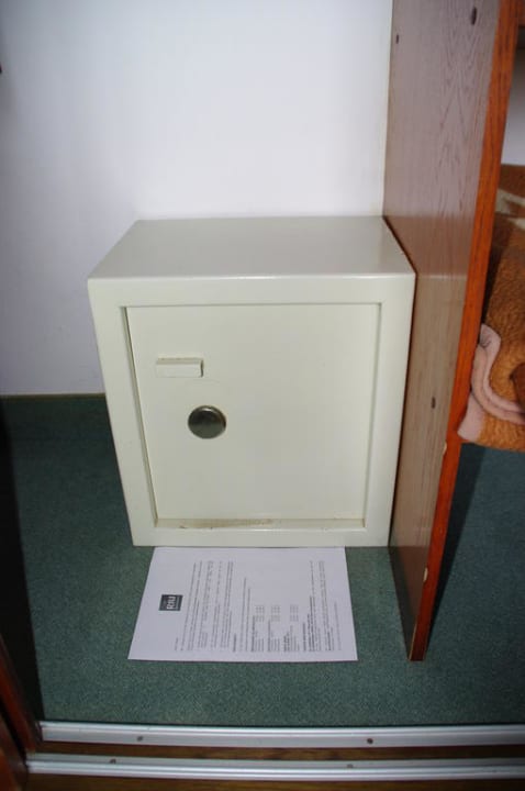 Safe Hotel Riu Oliva Beach Resort