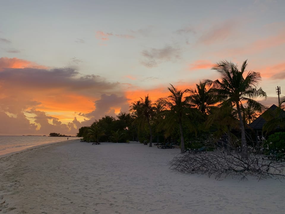 Strand Kuredu Island Resort & Spa