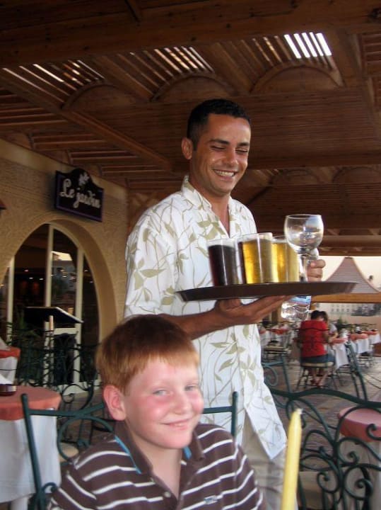 Sehr freundlicher Service im Le Jardin Pickalbatros Dana Beach Resort - Hurghada